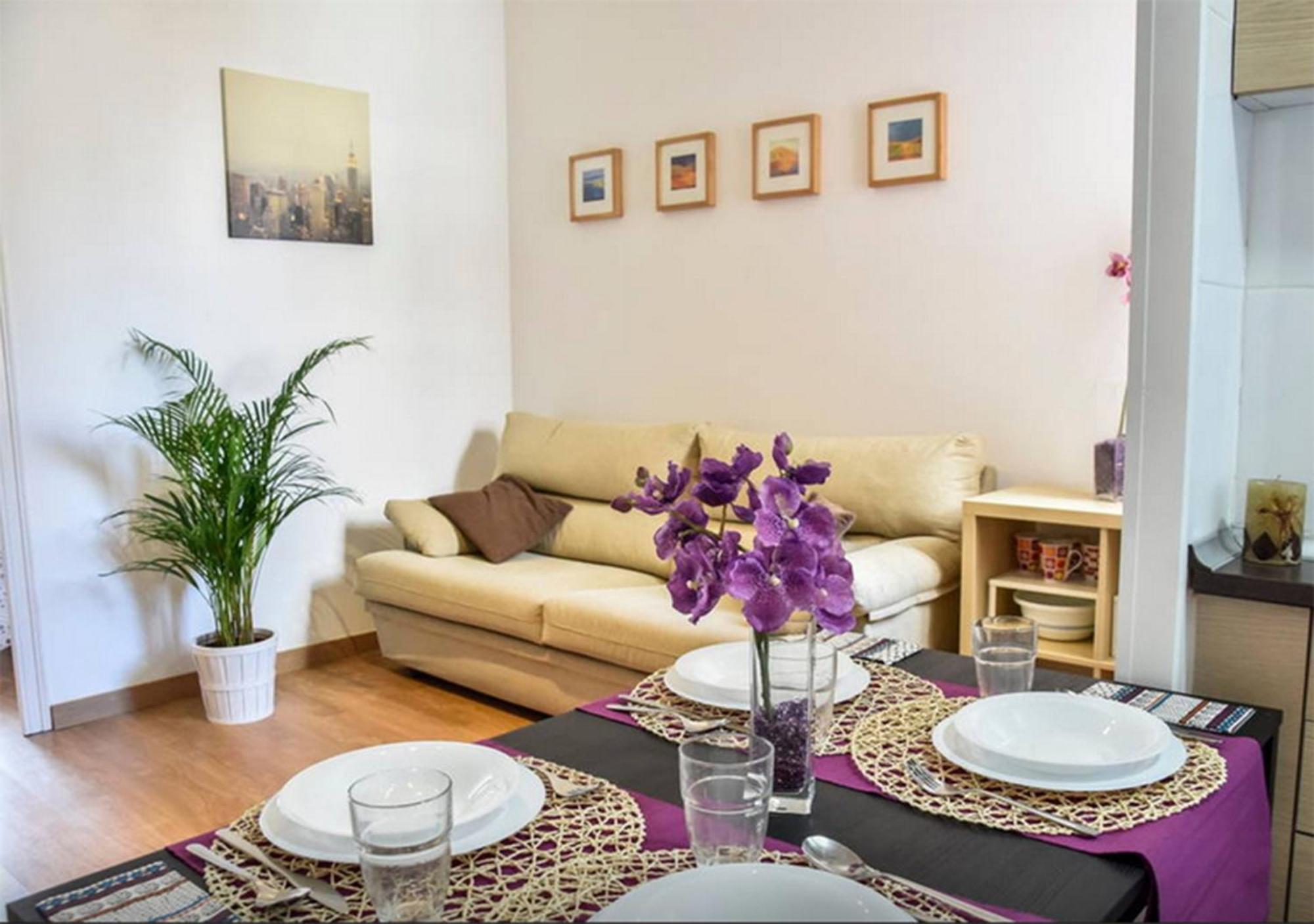 Bcn4Days 24/7 Apartments โอสปิตาเล็ต เดอ โยเบรกัต ภายนอก รูปภาพ