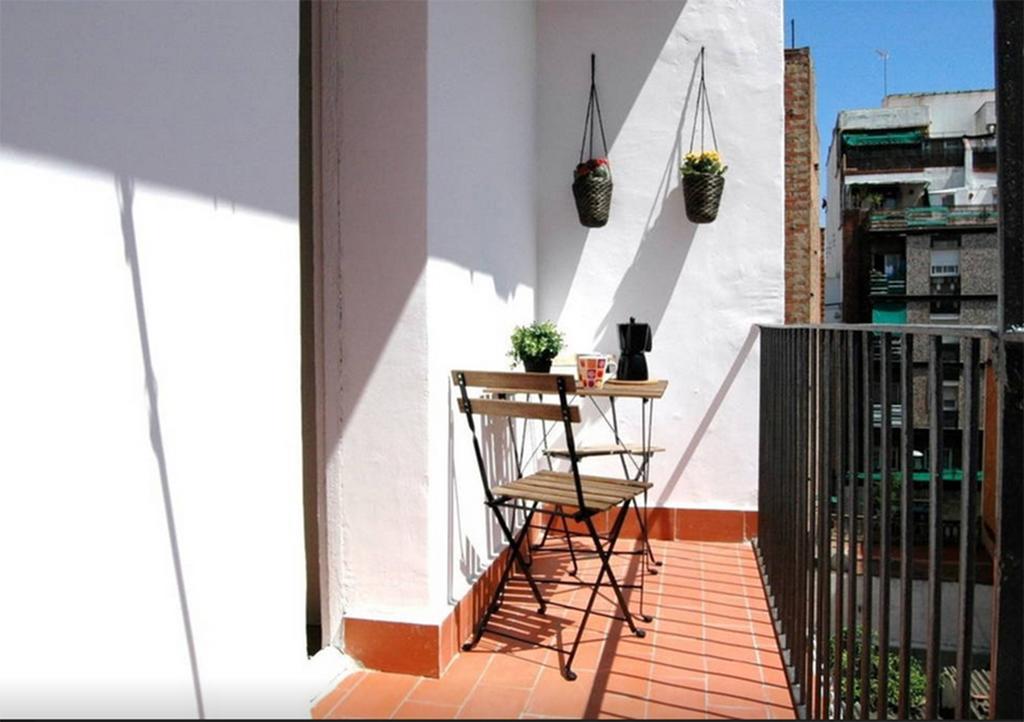 Bcn4Days 24/7 Apartments โอสปิตาเล็ต เดอ โยเบรกัต ภายนอก รูปภาพ